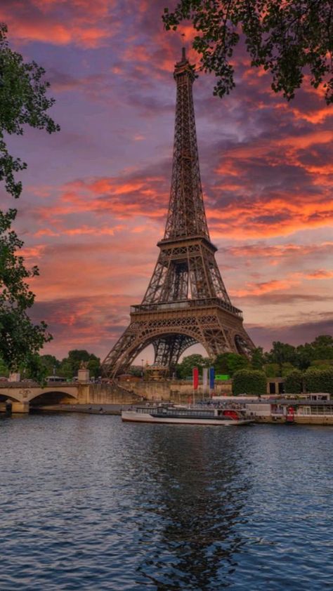 Tour Eiffel Aesthetic, France Tower, Paris Vibe, Eiffel Tower Pictures, Torre Eiffel Paris, Tour Eiffel Paris, Aesthetic Dream, Vibe Aesthetic, Paris Tour