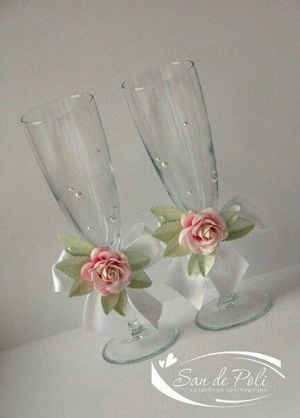 Glass decor ideas Western Centerpieces, Glass Painting Ideas, Glass Decor Ideas, 16th Birthday Decorations, Wedding Toasting Glasses, Bride And Groom Glasses, Wedding Wine Glasses, Wedding Champagne Glasses, Decorated Wine Glasses