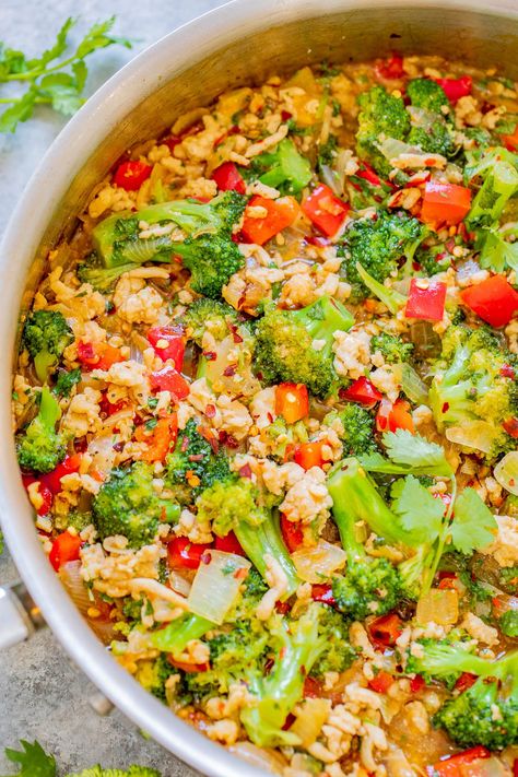 Sweet Chili Ground Chicken and Broccoli Stir Fry - EASY, ready in 30 minutes, made in ONE skillet, and layered with Asian-inspired flavors! Juicy chicken, crisp-tender broccoli, red bell peppers, and more are coated with sweet chili sauce, soy sauce, sesame oil, and finished with fresh cilantro for a pop of freshness! Chili Ground Chicken, Ground Chicken And Broccoli, Chicken And Broccoli Stir Fry, Healthy Sesame Chicken, Mall Food Court, Easy Stir Fry, Red Bell Peppers, Broccoli Stir Fry, Chicken And Broccoli