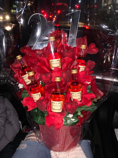 Alcohol Flower Bouquet, Alcohol Valentines Gift, Drink Bouquet, Diy Alcohol Gifts, Alcohol Basket, Diy Father's Day Gift Baskets, Booze Bouquet, Alcohol Bouquet, Bottle Bouquet