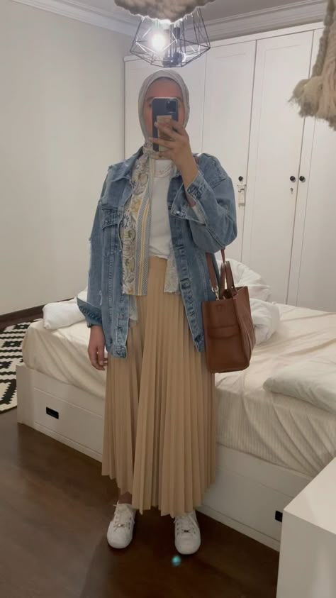 Sue on Instagram: “casual outfit for a Ramadan day 🌙💙 #30daychallenge #ramadanchallenge #modestoutfitideas —— Denim: @sheinofficial Skirt: @polkadolka_store…” Summer Skirt Hijab Outfits, Style Skirt Outfit Hijab, Muslimah Dress Casual, Denim Style Hijab, Skirt Hijabi Outfits, Hijabi Denim Skirt Outfit, Hi Tea Outfit Ideas, Hijabi Skirt Outfits Summer, Casual Skirt Outfits Modest