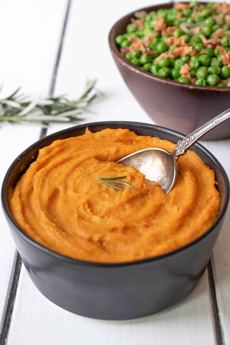 Roasted Carrot and Parsnip Puree is a very simple and full-flavored vegan side dish that is as comforting as mashed potato. #roastedcarrotpuree #carrotandparsnip #holidayveganside Carrot Parsnip Puree, Thanksgiving Recipes Side Dishes Easy, Mashed Parsnips, Roasted Carrots And Parsnips, Spicy Carrots, Parsnip Puree, Roasted Parsnips, Thanksgiving Side Dishes Easy, Vegetable Side Dishes Recipes