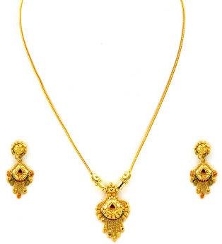 25 Simple and Latest Gold Necklace Designs for Womens Kitty Set Gold Jewellery Design, Kitty Set Gold, Latest Gold Necklace Designs, Latest Gold Necklace, Diamond Necklace Simple, Necklaces Ideas, Necklace For Women Gold, Gold Necklace For Women, Diamond Flower Pendant