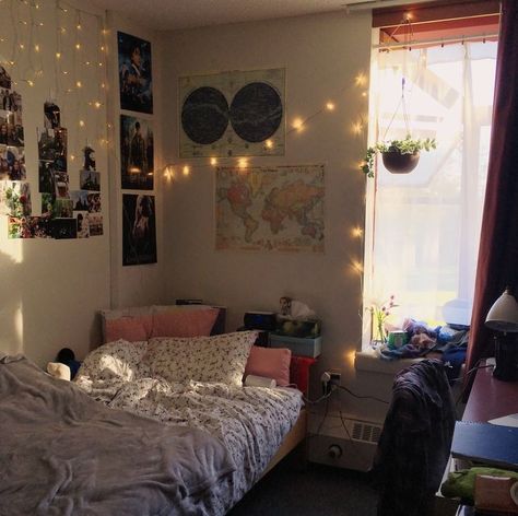 Hipster Bedroom, 2014 Tumblr, Bilik Idaman, Interior Vintage, Cute Dorm Rooms, Dekorasi Kamar Tidur, Aesthetic Rooms, Cozy Room, Room Inspiration Bedroom