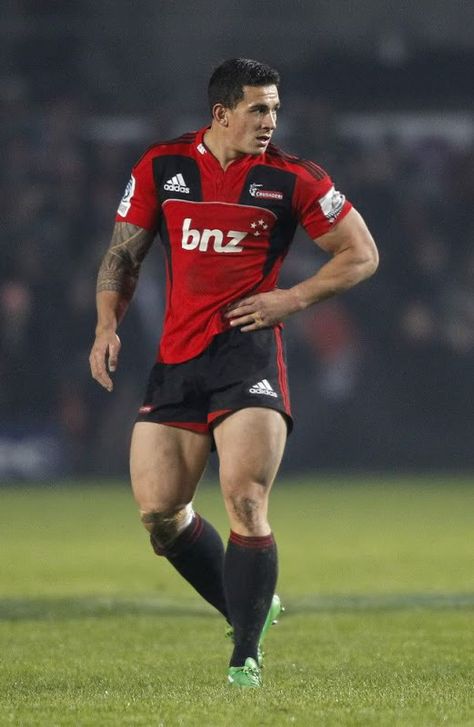 MALE ATHLETES: Beefy Rugby Player on the Field Sonny Bill Williams, Hot Rugby Players, Rugby Sport, Soft Ball, Rugby Player, Rugby Men, Rugby Players, Athletic Men, Sport Man