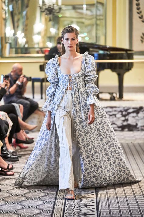 15 Bridgerton-Worthy Runway Looks to Inspire Your Own “Coming Out��” Style | Vogue Slavic Dress, Lace Clothes, Empire Waist Gown, Dress Over Pants, Dr Closet, Brock Collection, Mode Tips, Fashion Week Spring 2020, Empire Waist Dress