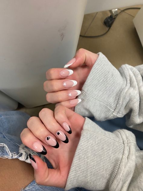 One Hand Black One Hand White Nail Ideas, Black Heart French Tips, Black French Tips With Hearts, Heart Nails Black And White, Hearts French Tip Nails, Nails Heart French Tip, Black And White Tip Nails, French Tips Black Women, Black French Tip With Heart