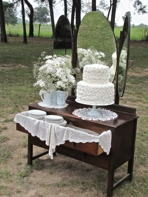 Vintage Wedding Food Table, Small Sweetheart Table Wedding, Vintage Cake Table Wedding, Bride Cake Table Ideas, Grooms Cake Table Ideas Display, Dresser Cake Table, Wedding Cake Stand Ideas, Vintage Wedding Vibes, Vintage Cake Table