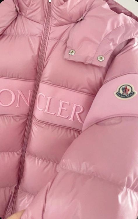 Winter Fashion Aesthetic, Moncler Jacket Women, Rich Rich, Pink Luxury, Stile Hijab, Mode Zara, Moncler Jacket, Swag Outfits For Girls, Pink Girly Things