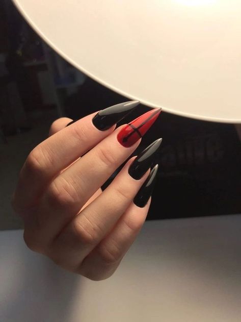 Halloween Nail Art Ideas To Scare Them All | Halloween Nails 2023 Nails Gothic Style, Gothic Nail Designs, Easy Halloween Nail Art, Halloween Nail Art Tutorial, Halloween Nail Art Ideas, Spooky Nails, Halloween Nails Easy, Witchy Nails, Black Acrylic Nails