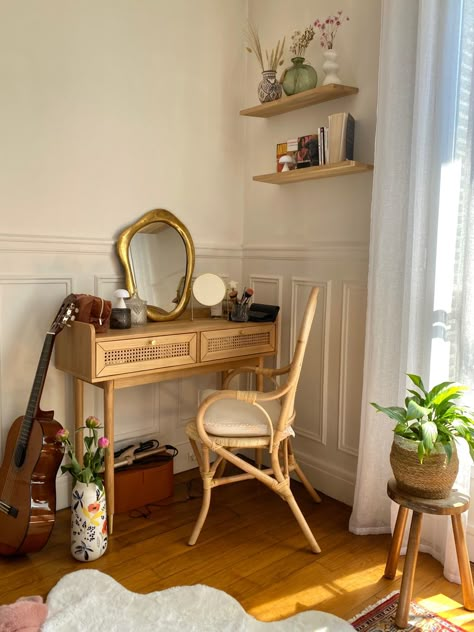 Vanity And Study Table In One, Desk With Mirror On Wall, Aesthetic Vanity Ideas, Bohemian Vanity, College Dorm Room Inspiration, College Bedroom, Coastal Room, Apartment Vibes, Dream Apartment Decor