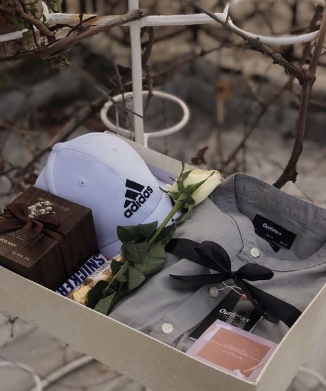 Gifts Box Ideas For Boyfriend, Gifts For Boyfriend Box For Him, Present Box For Boyfriend, Men's Gift Boxes Ideas, Happy Birthday Box Ideas For Boyfriend, Birthday Presents Ideas For Boyfriend, Husband Birthday Present Ideas, Bf Bday Gift Ideas, Fiancee Birthday Gift Ideas