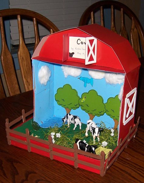 3rd Grade Diorama: Cow, Farm Farm Diarama Ideas, Farm Diorama Ideas For Kids, Book Diorama, Animal Farm Book, Farm Diorama, Diorama Project, Diorama Kids, Habitats Projects, Farm Craft