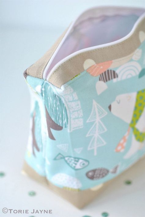 Diy Polar Bear, Pochette Diy, Bag Sewing Tutorial, Zippered Pouches, Diy Sewing Tutorials, Zipper Pouch Tutorial, Sewing Bags, Bag Sewing, Sewing Purses