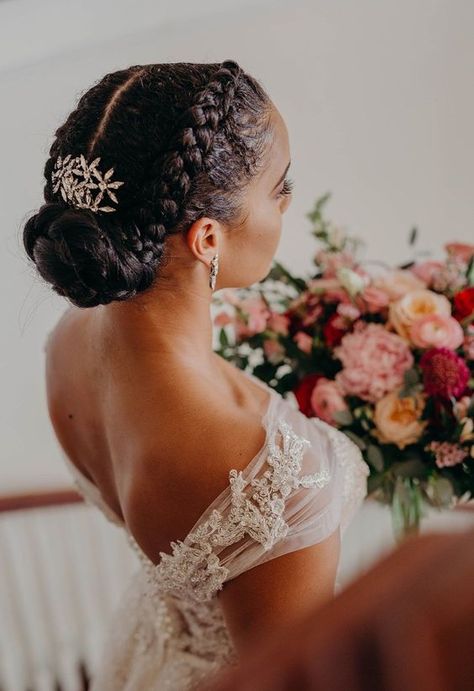 30 Gorgous Wedding Hairstyles for Black Women 2024 Messy Bridal Bun, Wedding Hairstyles For Black Women, Afro Wedding Hairstyles, Natural Bridal Hair, Black Brides Hairstyles, Styles For Natural Hair, Natural Hair Wedding, Hairstyle Updo, Short Hair Bride