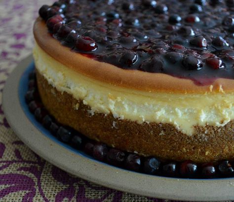 My favorite creamy cheesecake recipe is perfect with huckleberries, or other seasonal fruits, that have been warmed up with a taste of sugar and cinnamon. Huckleberry Cheesecake, Huckleberry Recipes, Baking Cheesecake, Creamy Cheesecake Recipe, Cinnamon Baking, Huckleberry Pie, Pie Making, Seasonal Fruits, Creamy Cheesecake