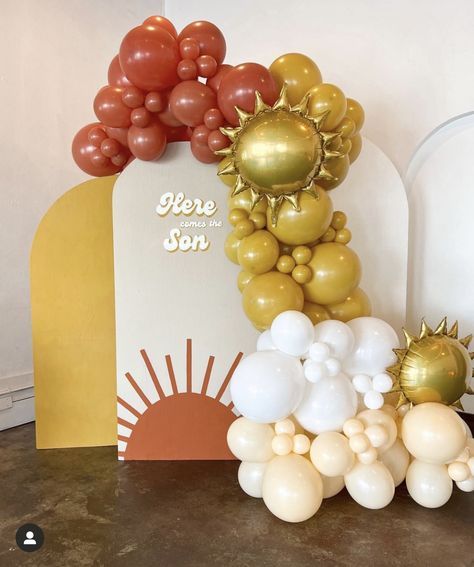 Sunshine Balloon Backdrop, Baby Shower You Are My Sonshine, Here Comes The Son Photo Backdrop, One In The Sun First Birthday Boy, Here Comes The Sun Backdrop, Here Comes The Sun Balloon Arch, Here Comes The Sun Baby Shower Theme Decor, Little Sunshine Baby Shower Ideas, Sunshine 1st Birthday Boy