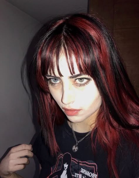 Effy Cadaver, Draculaura Hair, Egirl Hair, Ideas Maquillaje, Black Red Hair, Red Hair Inspo, Goth Hair, Hair Streaks, Dyed Hair Inspiration