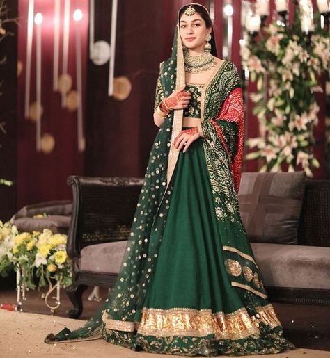 Pakistani Bride Wore Sabyasachi Green Matka Lehenga And Looked Every Bit Of Royal, Pics Inside! Bridal Wedding Lehenga, Saree Bollywood, Mehendi Outfits, Bridal Lehenga Collection, Indian Bridal Lehenga, Pakistani Bridal Dresses, Bridles, Asian Bridal, Indian Bridal Outfits