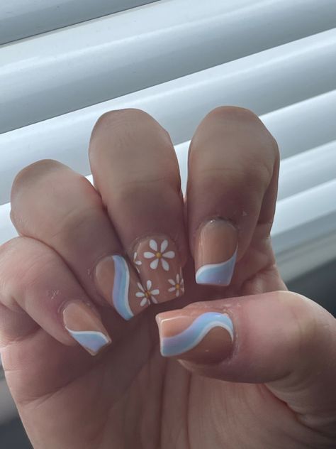 Acrylic on my own nails, lilac, baby blue and white swirls. White daisy style flowers with a yellow centre. Square shape. Acrylic nails. Nail art. Trending 2022 Blue Flower Nails, Powder Blue Nails, Nails Lilac, Daisy Acrylic Nails, Jade Nails, Girly Acrylic, Daisy Nails, Summery Nails, Girly Acrylic Nails