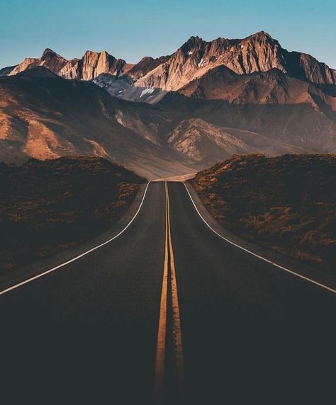 @javiersanmi55 Futurisme Retro, Beautiful Roads, Mammoth Lakes, Foto Tips, Majestic Mountains, Alam Yang Indah, Life Photo, Landscape Wallpaper, Scenery Wallpaper