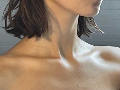 collar bones Collarbone Claim, Collar Bone Women, Collar Bone Reference, Female Collar Bone, Cheek Bones, Color Bone, Collar Bone, Rib Cage, Clean Girl