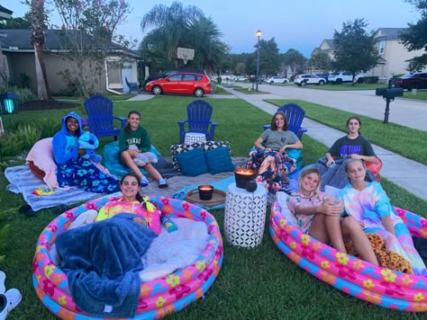 Outdoor Movie Night Bday Party, Outdoor Theater Birthday Party, Theater Outside Movie Nights, Inflatable Pool Movie Seating, Backyard Movie Night Kiddie Pool, Kiddie Pool Movie Night, Hosting An Outdoor Movie Night, Cute Outdoor Movie Night Ideas, Backyard Movie Ideas