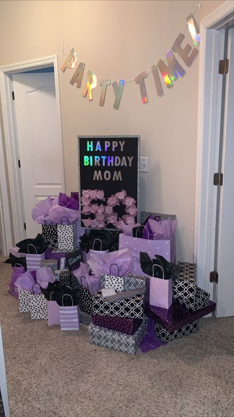 Best Birthday Presents For Mom, Birthday Presents Ideas For Mom, 50 Presents For 50th Birthday Mom, 50th Surprise Birthday Party Mom, Gift A Day Birthday, Surprise Mom Birthday Ideas, Numbered Gifts For Birthday, Birthday Presents For Boyfriend 18th, A Gift A Day For Birthday