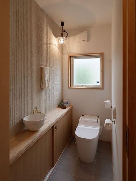 Japanese Bathroom Design, Small Toilet Design, Japanese Bathroom, Toilet Room Decor, Japanese Toilet, Japanese Home Design, Townhouse Interior, Small Toilet Room, Narrow Bathroom