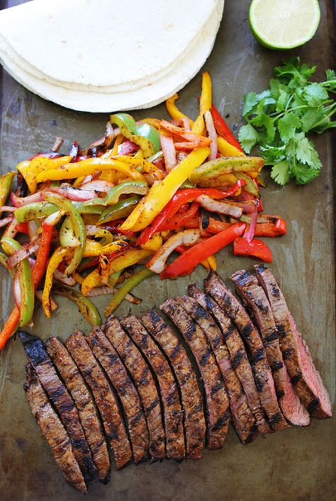 Grilled Steak Fajitas Recipe on twopeasandtheirpod.com Get out the grill and make these easy and delicious fajitas for dinner! Steak Fajitas Recipe, Beef Fajita Recipe, Burger Steak, Easy Steak Fajitas, Griddle Cooking Recipes, Steak Grill, Steak Fajita Recipe, Fajitas Recipe, Grill Chicken