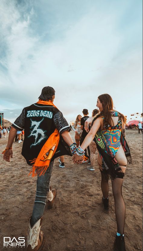 #rave #basscanyon #dasenergi #ravecouple #ravefashion #raveoutfits #ravehair Rave Outfits Couple Ideas, Rave Couple Poses, Rave Poses, Couples Rave Outfits, Rave Pics, Rave Photos, Rave Pictures, Rave Couple, Arenal Sound