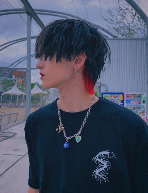 Hair Dyed Underneath, Long Messy Hair, Medium Curly Haircuts, Androgynous Hair, Medium Hair Color, Hair Color Underneath, Asian Man, Men Hair Color, Asian Short Hair