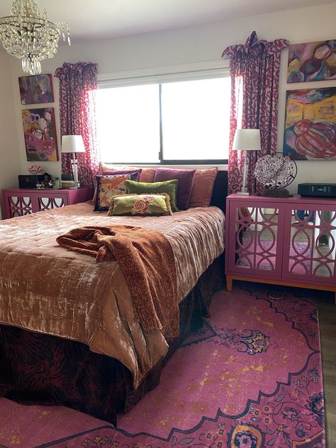 Purple And Orange Boho Bedroom, Magenta Boho Bedroom, Purple And Red Bedroom, Orange And Purple Room, Purple And Orange Bedroom, Pink And Orange Bedroom, Purple Dorm, Dorm Aesthetic, Purple Comforter