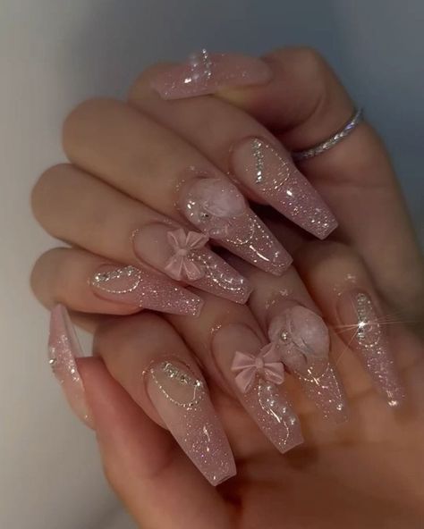 Pink Nails Acrylic Design Glitter, Soft Pink Nails Almond Shape, Sns Ideas Nails, Glitter Charm Nails, My Melody Inspired Nails, Pink Quince Nails Almond, Quinceañera Nails Pink, Sleeping Beauty Inspired Nails, Acrylic Nails Bow Design