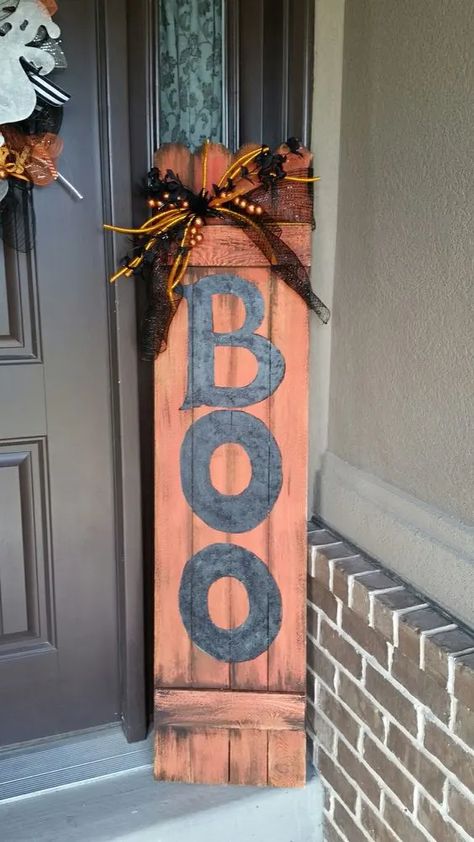 Ag Projects, Wood Halloween Decorations, Wooden Halloween Decorations, Halloween Signs Diy, Pallet Halloween, Diy Halloween Crafts, Home Entrances, Fall Wood Crafts, Halloween Wood Signs