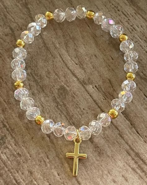 Gold Bead Bracelet Ideas, Religious Bracelets Diy, Crystal Beads Bracelets Ideas, Cross Beaded Bracelet, Beaded Stretch Bracelets Ideas, Bead Making Ideas, Elastic Bracelet Ideas, Bracelet Ideas With Words, Christian Bracelet Ideas