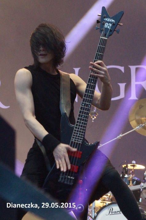 Toshiya Dir En Grey, Kei Visual, Photographie Portrait Inspiration, Dir En Grey, Body Reference Poses, Human Poses Reference, Figure Poses, Poses References, Human Poses