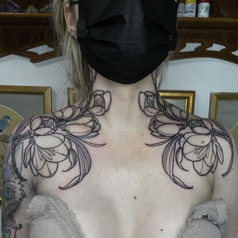 Chest And Shoulder Tattoo Women, Asymmetrical Stomach Tattoo, Back To Neck Tattoo, Color Neck Tattoo, Around The Neck Tattoo, Back Piece Tattoo Design, Plus Size Back Tattoo, Women Neck Tattoo Ideas, Womens Chest Tattoo