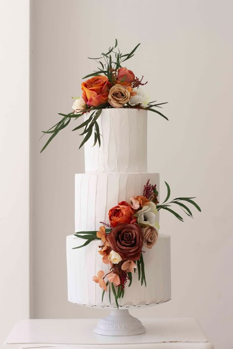 Beautiful flower decoration for autumn wedding cake composed of two pieces that you will place in just a few seconds. You can buy each piece separately by purchasing style 1 or 2 or you can buy both pieces together by purchasing the full set. Buying both pieces will help you save. The cake on which the cake toppers are displayed measures 45 cm high by 25 cm wide, so you can get a better idea of the size. If you need other measurements or finishes, do not hesitate to contact me, we will surely be able to do something. The delivery times are: Peninsular Spain: 1 to 3 days. Spain islands: 5 to 10 days. Europe: Between 5 and 10 business days. America: Between 10 and 20 business days. If you need your order more urgently, you can purchase our store listing called expedited shipping along with y Fall Floral Wedding Cake, June Wedding Cake, Autumnal Wedding Cake, Peach Burgundy Wedding, Fall Theme Wedding Cake, Autumn Wedding Cake Topper, Bundt Wedding Cake, Wedding Cake With Real Flowers, Fall Wedding Cake Ideas