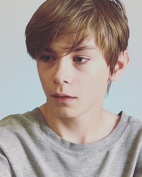 Julian Hilliard on Instagram: “Happy #friyay 🎉 Practicing my teen angst. Feel old yet 🤓” Julian Hilliard, Billy Maximoff, Maximoff Family, Edward Furlong, Good Looking Men, Hunger Games, How To Look Better, Marvel, On Instagram