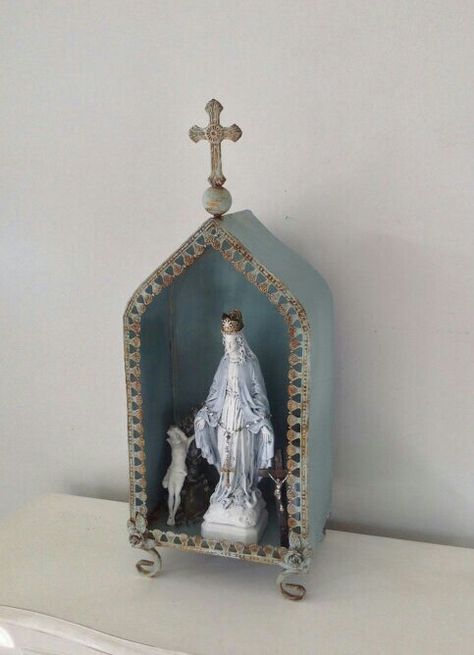 Gorgeous Shrine Marian Shrines, Shrines Box, Faith Crafts, Shrines Art, Catholic Altar, Catholic Decor, Prayer Corner, Home Altar, Beautiful Prayers