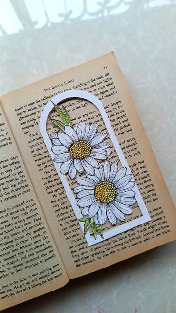 Daisy Bookmark, Diy Daisy, Art Reels, Diy Bookmark, Creative Bookmarks, Bookmark Craft, Instagram Diy, July 4, Boho Art