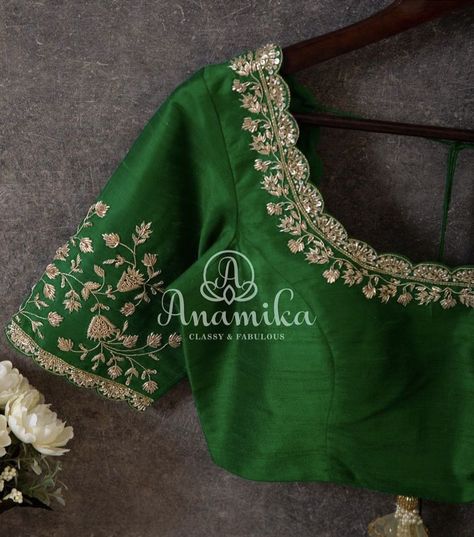 Simple Blouse Embroidery Designs Latest, Green Work Blouse Designs Latest, Maggam Work For Green Blouse, Mashin Embroidery Design Blouse, Simple Maggam Design, Work On Green Blouse, Green Blouse Work Designs, Simple Blouse Maggam Designs, Green Work Blouse Designs