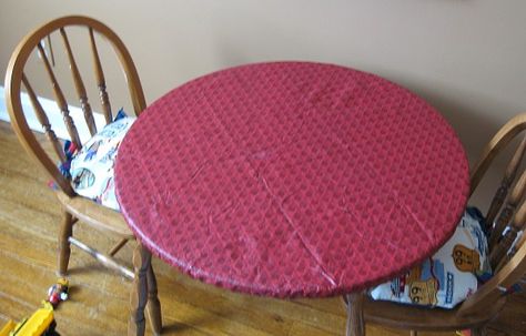 fitted-tablecloth-final Tablecloth Diy, Patio Table Top, Diy Patio Table, Diy Tablecloth, Fitted Table Cover, Round Tablecloths, Round Dining Room Table, Fitted Tablecloths, Round Dining Room