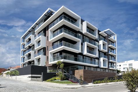 Image 3 of 19 from gallery of Vivalto Building / Najas Arquitectos. Photograph by Sebastián Crespo Apartment Exterior, Facade Architecture Design, Modern Architecture Building, Apartment Architecture, Unique Architecture, Building Facade, Building Exterior, Facade Architecture, Facade Design