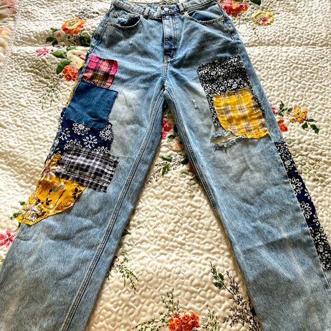 High Rise Baggy Jeans With Unique Patches. 5 Pockets & 4 Functional. Inseam 30” Leg Opening 8” Length 44” Patch Jeans Aesthetic, Cool Jean Patches, Patched Clothes, Artsy Jeans, Patch On Jeans, Baggy High Waisted Jeans, Patchwork Jeans Diy, Patchy Jeans, Pants With Patches