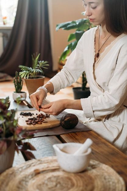 Cacao Aesthetic, Woman Hands, Business Pictures, Photo Woman, Cocoa Nibs, Cacao Beans, Artisan Chocolate, Web Design Tutorials, Branding Photos