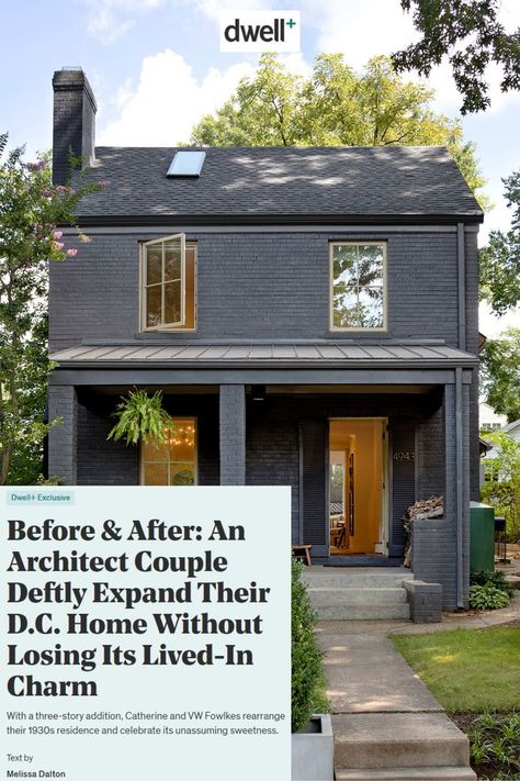 With a three-story addition, Catherine and VW Fowlkes rearrange their 1930s residence and celebrate its unassuming sweetness. Farmhouse Addition, Black Houses, Brick Siding, American House, Casa Exterior, Brick Facade, House Extensions, Colonial House, Brick House