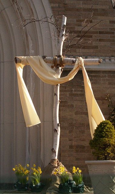 Beautiful.  There is something so comforting about seeing these crosses before Easter.  Reminds me what an awesome God we serve. Resurrection Day, Resurrection Sunday, Easter Blessings, Easter Cross, Diy Spring, Spring Holidays, Easter Time, Hoppy Easter, Easter Celebration