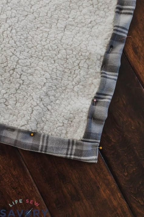 Sherpa and Flannel blanket tutorial - Life Sew Savory Winter Flannel Blanket, Flannel Fleece Blanket, Flannel And Fleece Blanket, Easy Flannel Blanket, Easy Blanket Sewing, Fleece And Sherpa Blanket Diy, Flannel Throw Blanket Diy, Flannel Blanket Pattern, What To Sew With Flannel